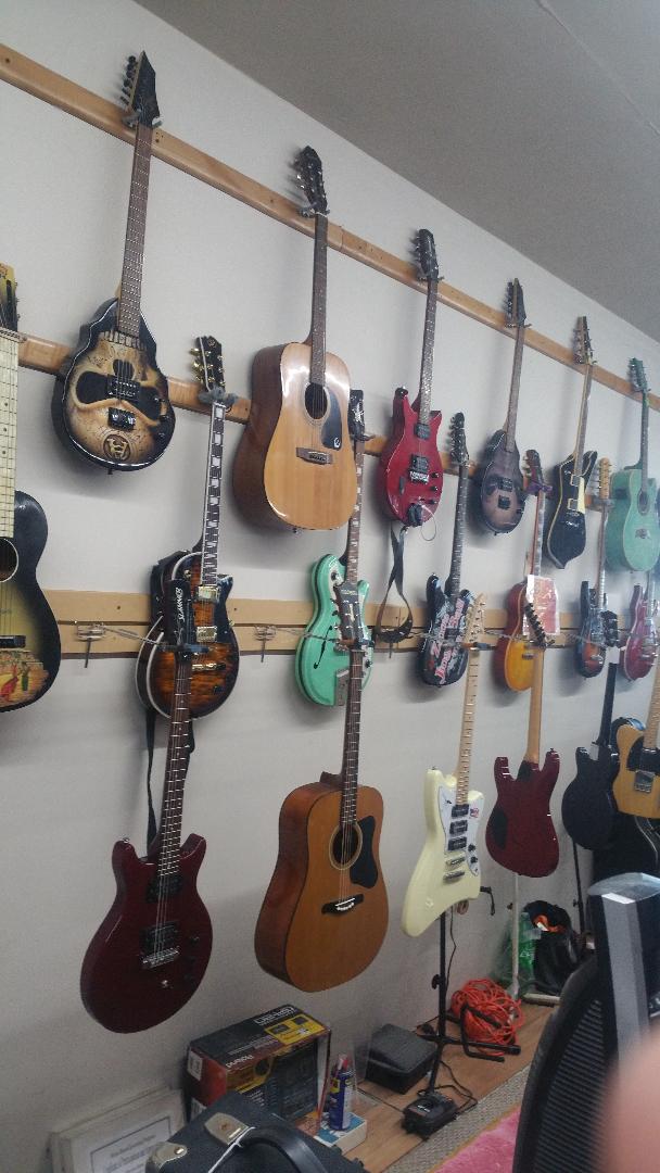 Lotz of Guitars | 268 New Hackensack Rd, Wappingers Falls, NY 12590 | Phone: (201) 527-0895