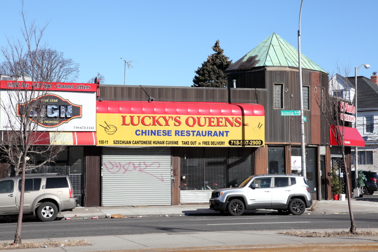 Luckys Queens | 100-11 Astoria Blvd, Queens, NY 11369 | Phone: (718) 507-2900