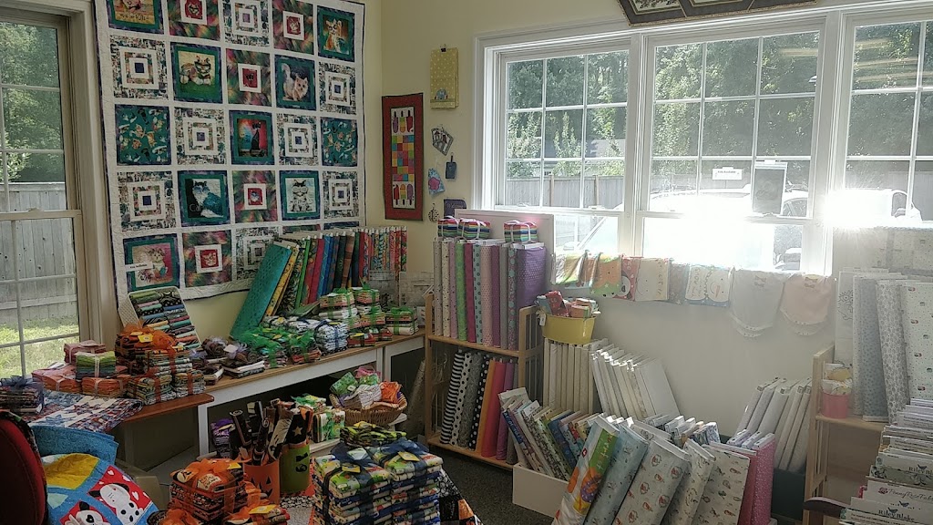 The Quilt Shop By Lois | 12 Queen St, Newtown, CT 06470 | Phone: (203) 270-0341