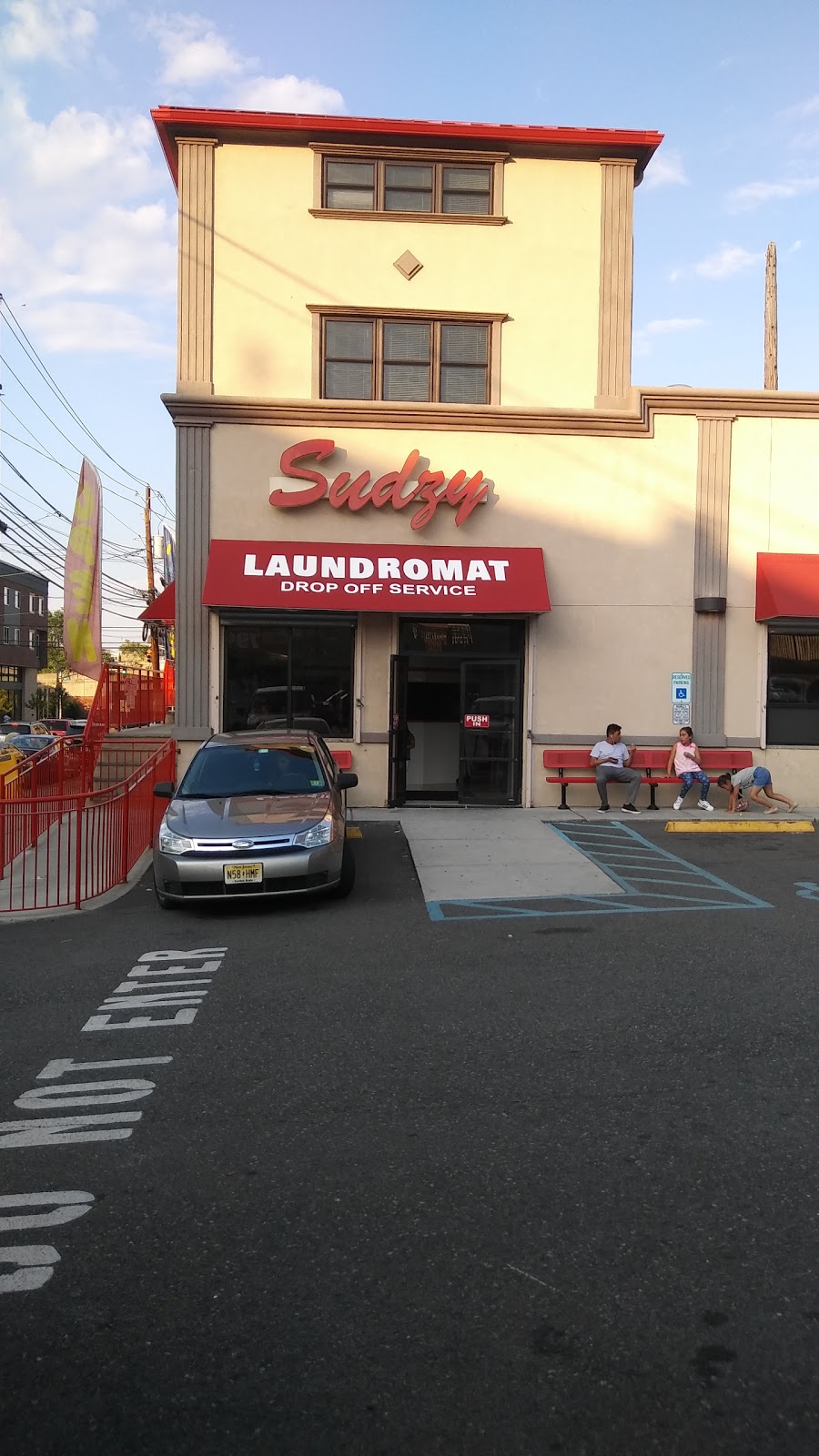 Sudzy Laundromat | 236 Grand St, Paterson, NJ 07501 | Phone: (862) 257-9003