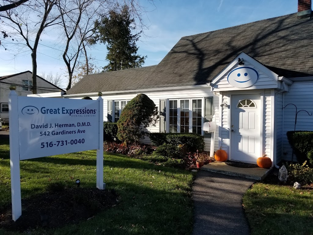 Great Expressions Dental Centers - Levittown | 542 Gardiners Ave, Levittown, NY 11756 | Phone: (516) 731-0040