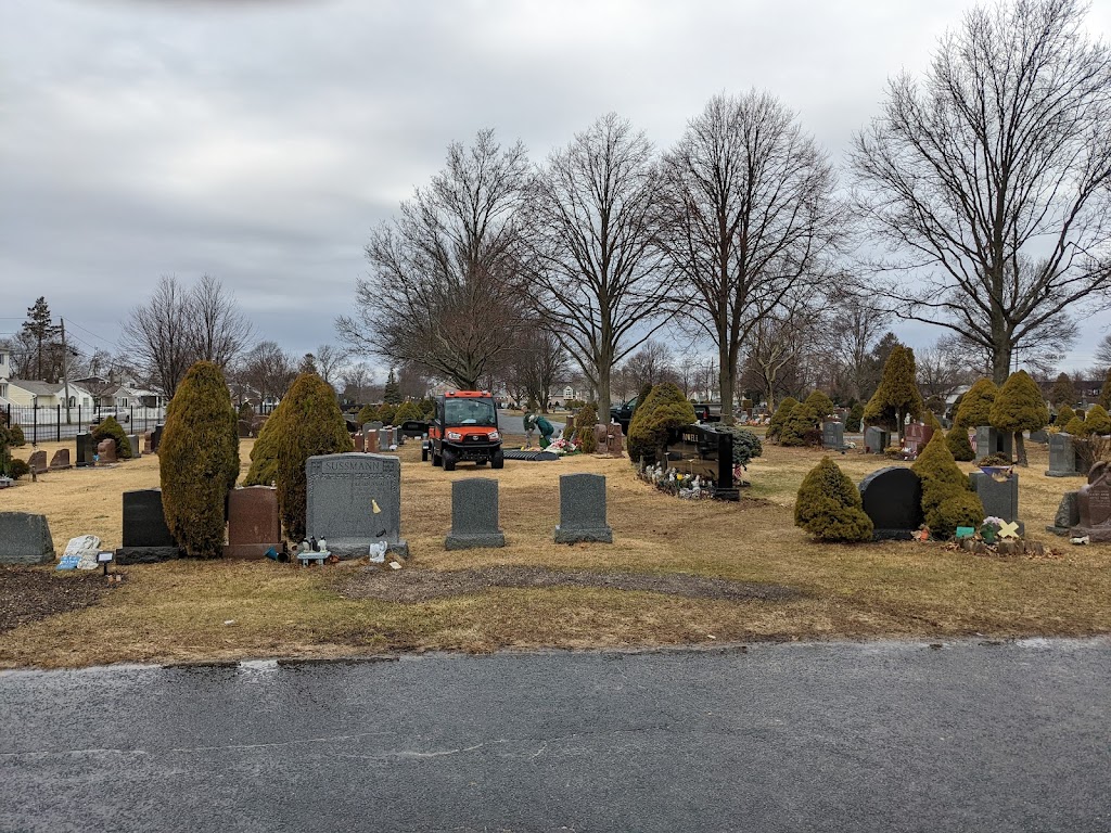 Breslau Cemetery | N Monroe Ave & Newark St, Lindenhurst, NY 11757 | Phone: (631) 884-2323