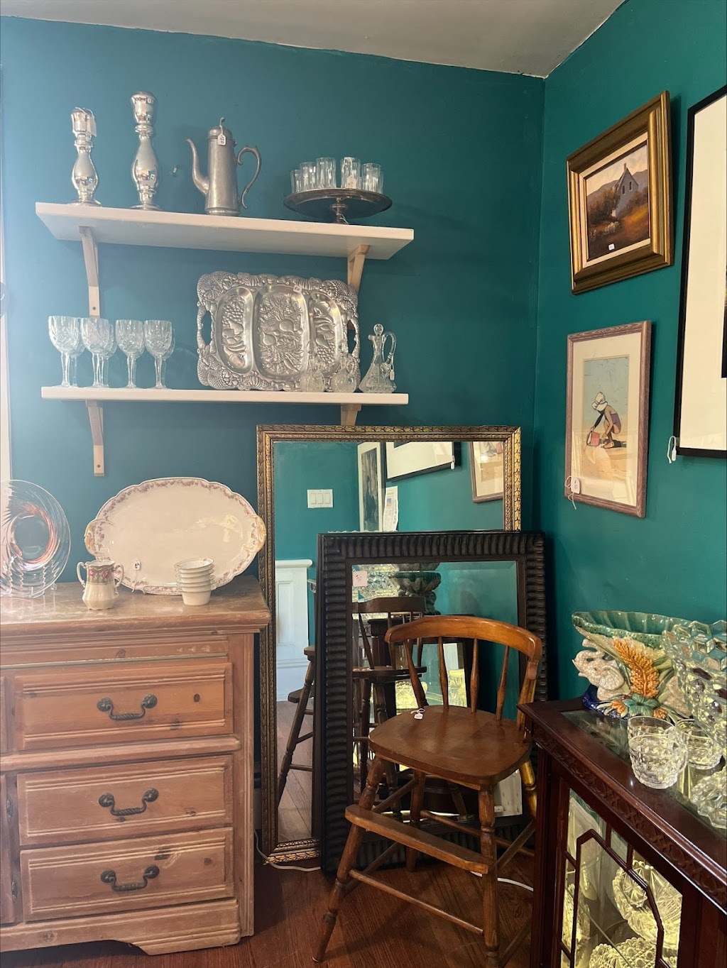 HomeFronts Treasure Trove | 31 W Broad St, Hopewell, NJ 08525 | Phone: (640) 202-0329