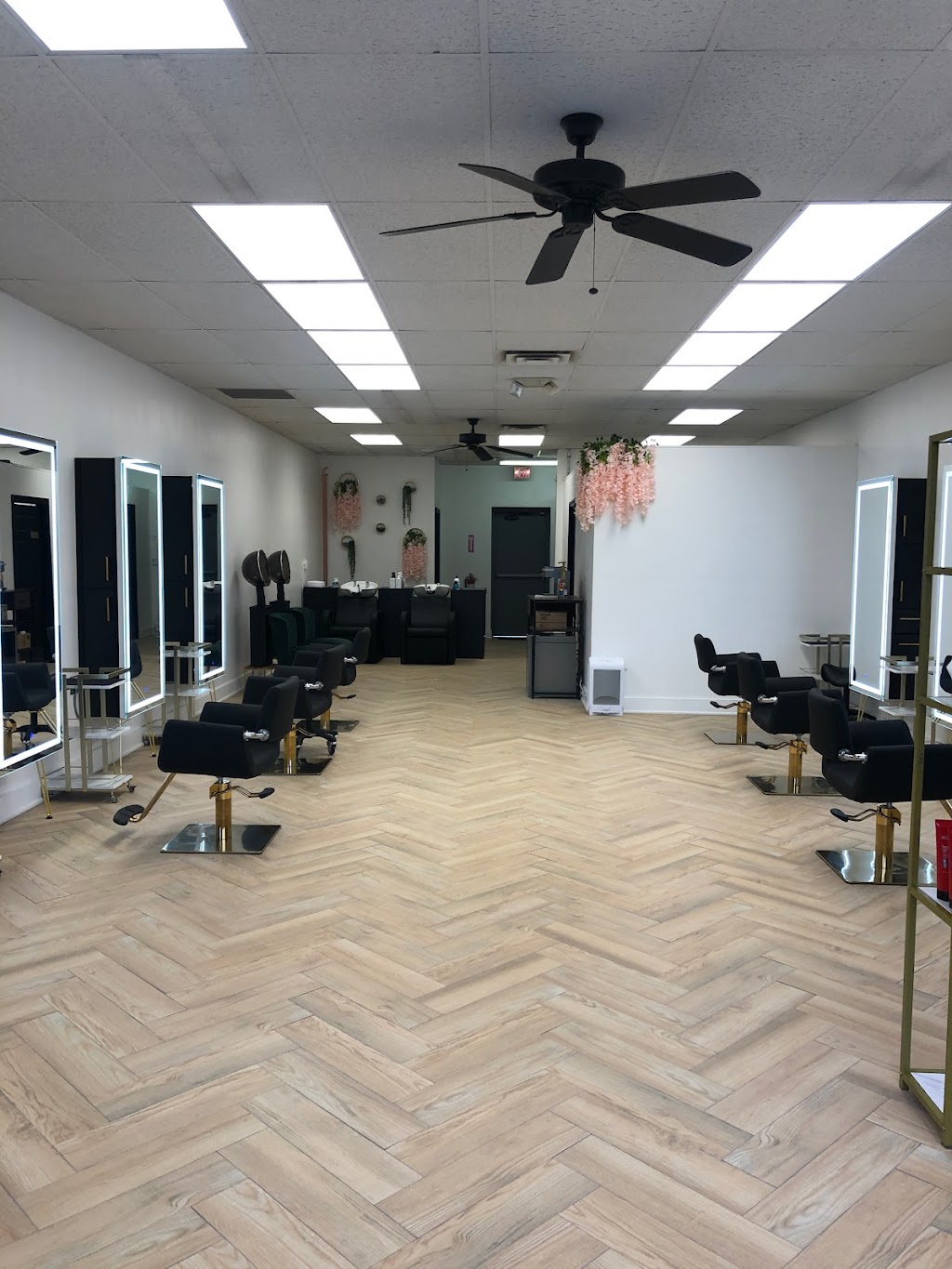 Crown Hair Collaborative | 801 Thompsonville Rd, Suffield, CT 06078 | Phone: (860) 370-5019