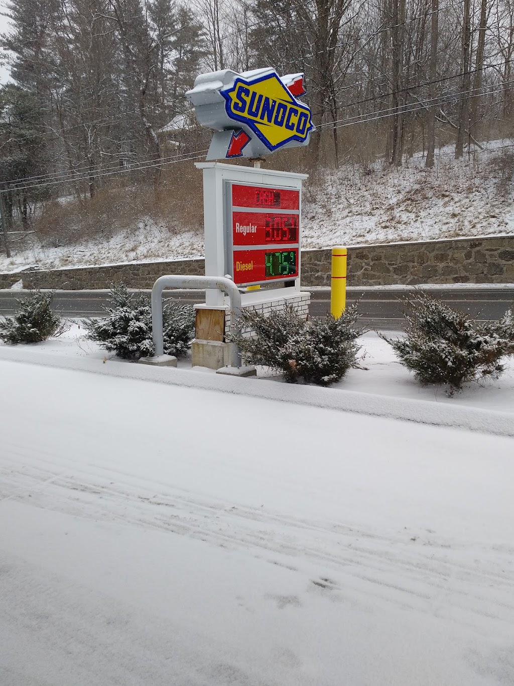 Sunoco Gas Station | 60 S Main St, Winsted, CT 06098 | Phone: (860) 238-4039