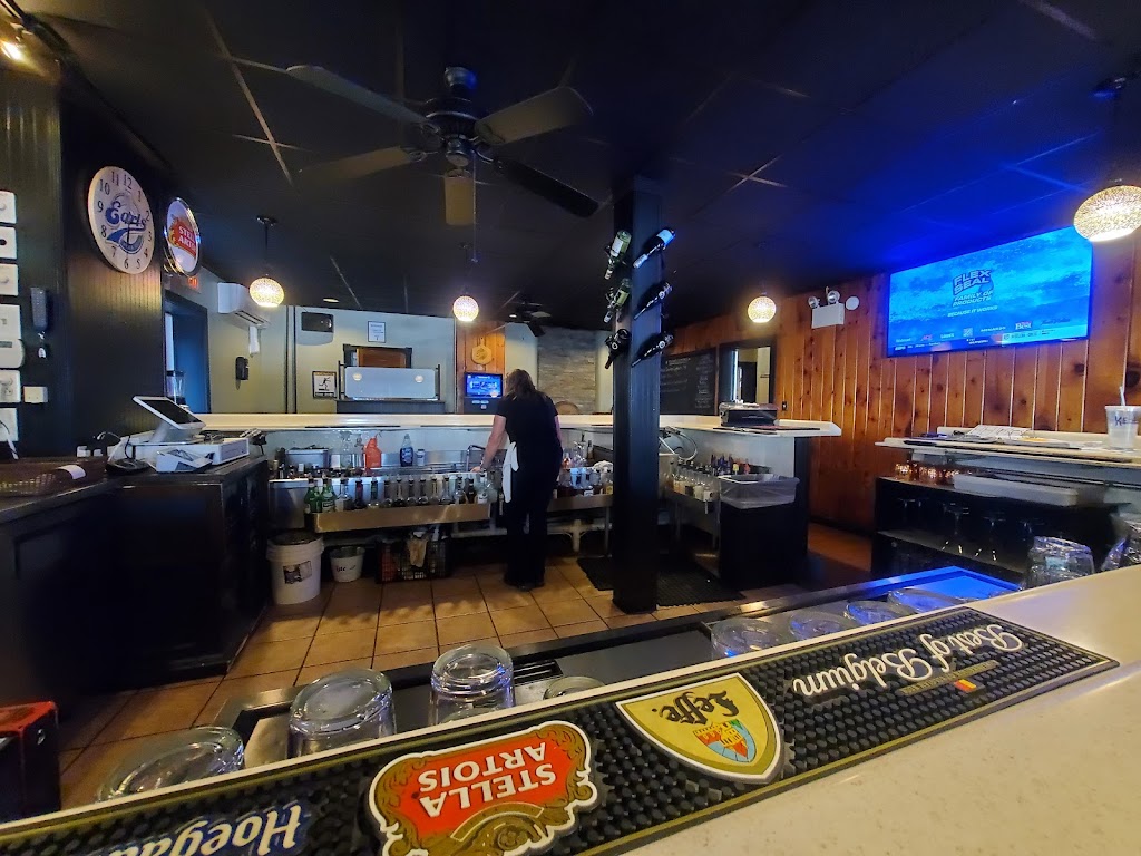 Earls Pub and Grill | 254 Main St N, Trumbauersville, PA 18970 | Phone: (215) 538-2121