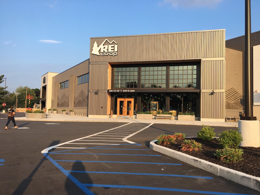 REI | 1417 New Britain Ave, West Hartford, CT 06110 | Phone: (860) 313-0128