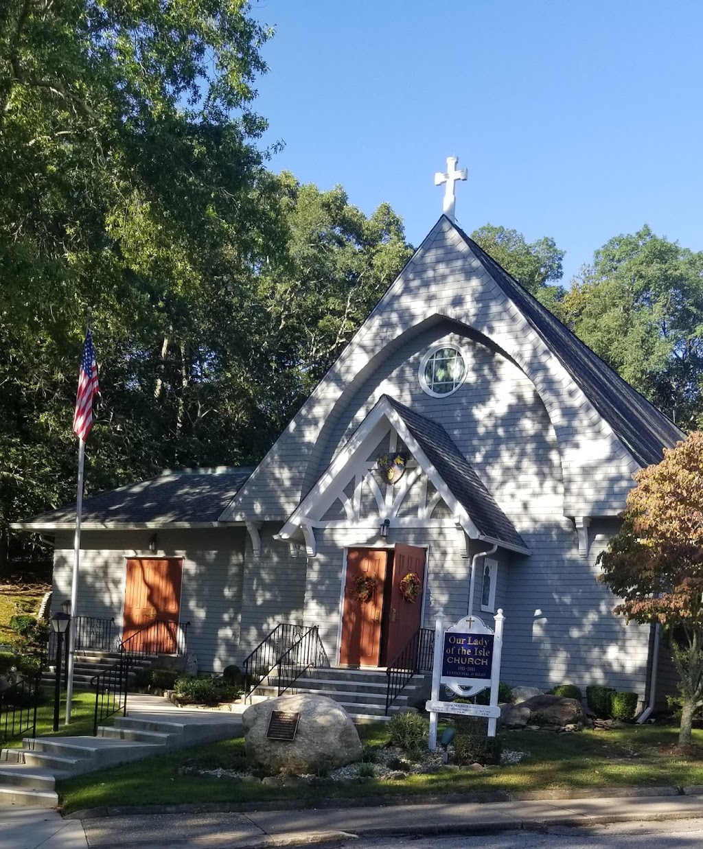 Our Lady of the Isle Church | 5 Prospect Ave, Shelter Island Heights, NY 11965 | Phone: (631) 749-0001