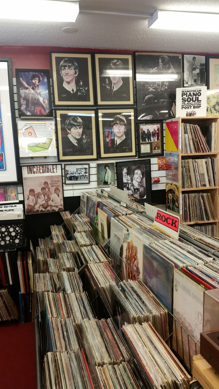 Merles Record Rack | 307 Racebrook Rd, Orange, CT 06477 | Phone: (203) 795-9033