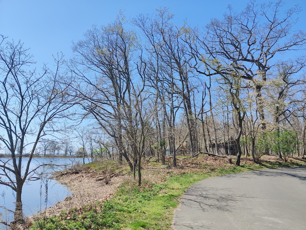Greenwich Point Park | 11 Tods Driftway, Old Greenwich, CT 06870 | Phone: (203) 622-7700