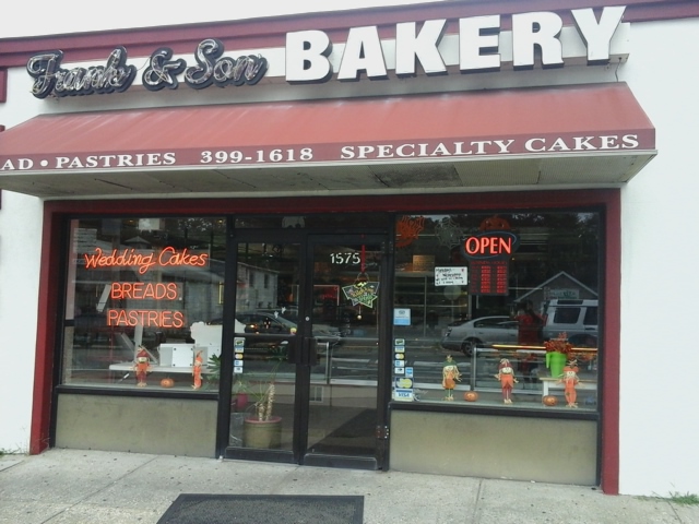 Frank & Son Bakery | 1575 Montauk Hwy, Mastic, NY 11950 | Phone: (631) 399-1618