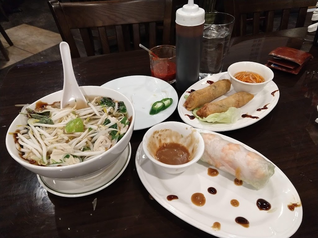 Phở Saigon | Authentic Vietnamese Restaurant | 989 New Britain Ave, West Hartford, CT 06110 | Phone: (860) 953-1122