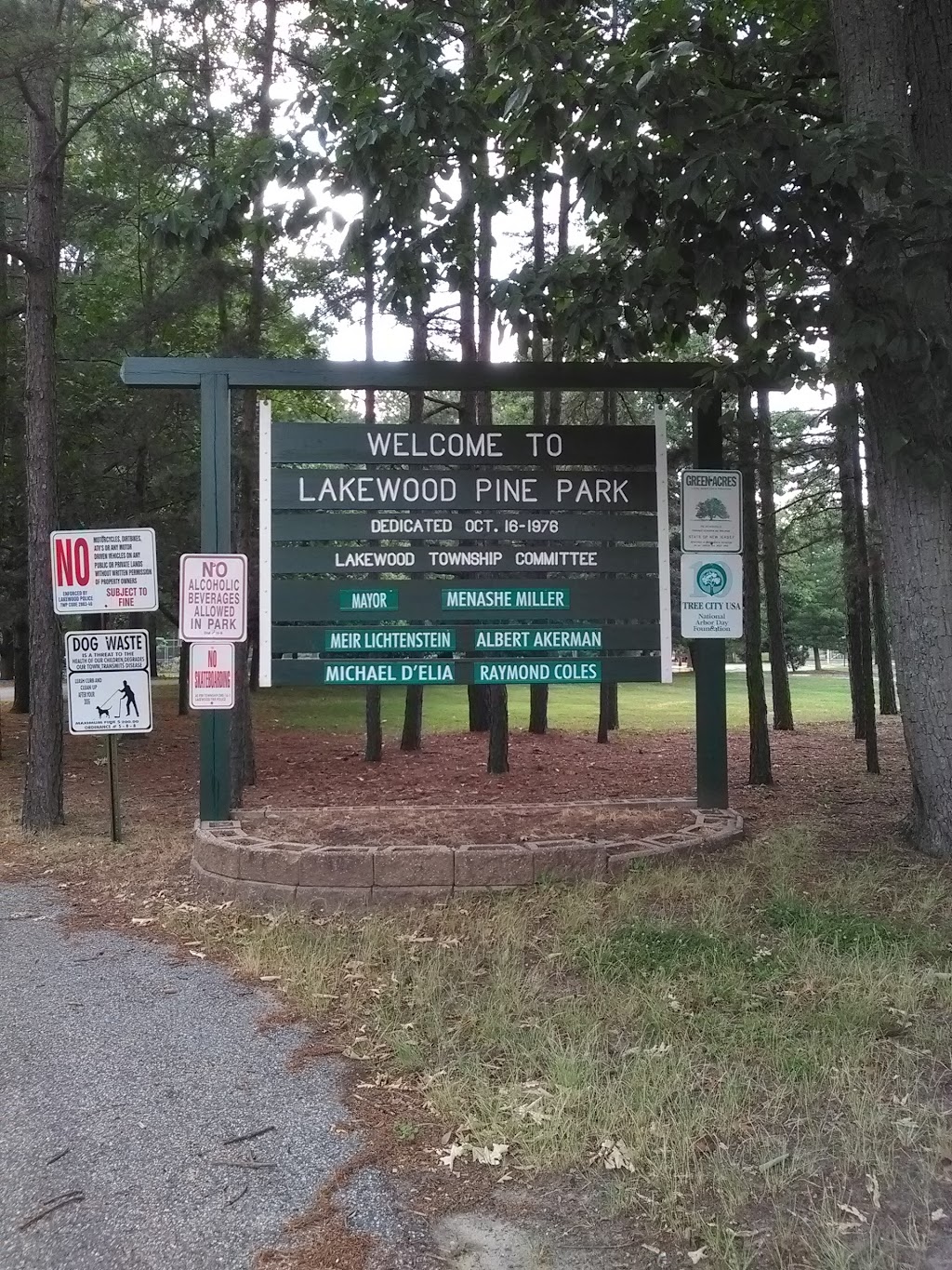 Pine Park | 500 Country Club Dr, Lakewood, NJ 08701 | Phone: (732) 367-6737