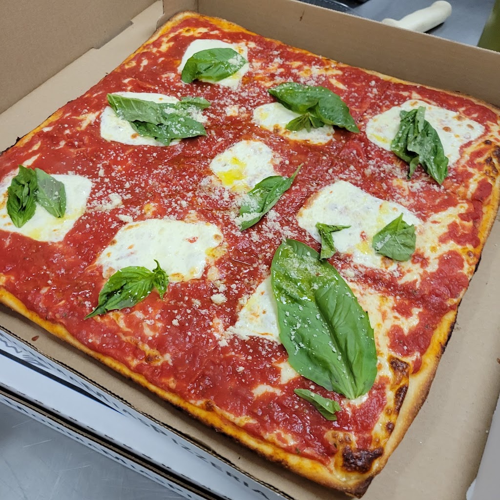Momma Mia’s Pizzeria | 15002 Endicott St, Philadelphia, PA 19116 | Phone: (215) 676-2500