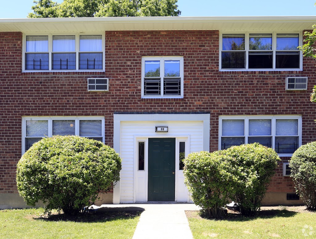 Crestwood Lake Apartments | 90 Beaumont Cir, Yonkers, NY 10710 | Phone: (914) 779-4844