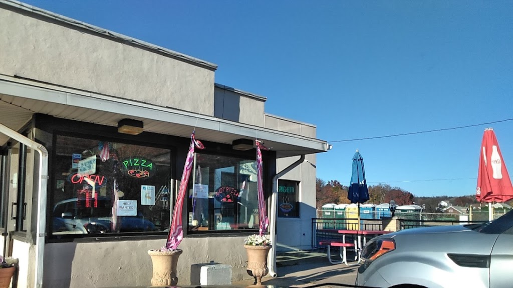 Palmerton Pizza Restaurant & Inc | 695 Delaware Ave, Palmerton, PA 18071 | Phone: (610) 826-3711
