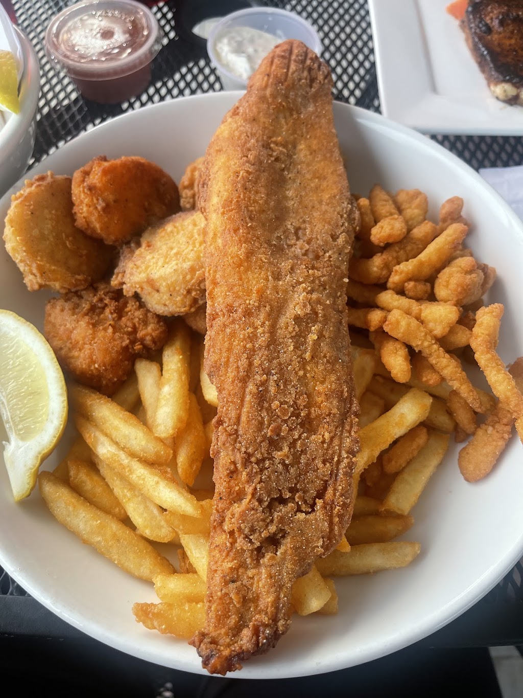 Pisces Seafood Restaurant | 3400 NJ-37, Toms River, NJ 08753 | Phone: (732) 270-3300