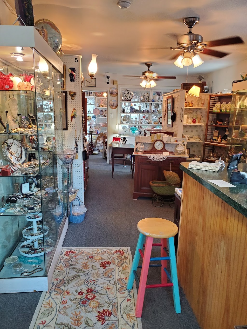 The Brownsville Antique Centre | 1918 Brownsville Rd, Feasterville-Trevose, PA 19053 | Phone: (215) 364-8846