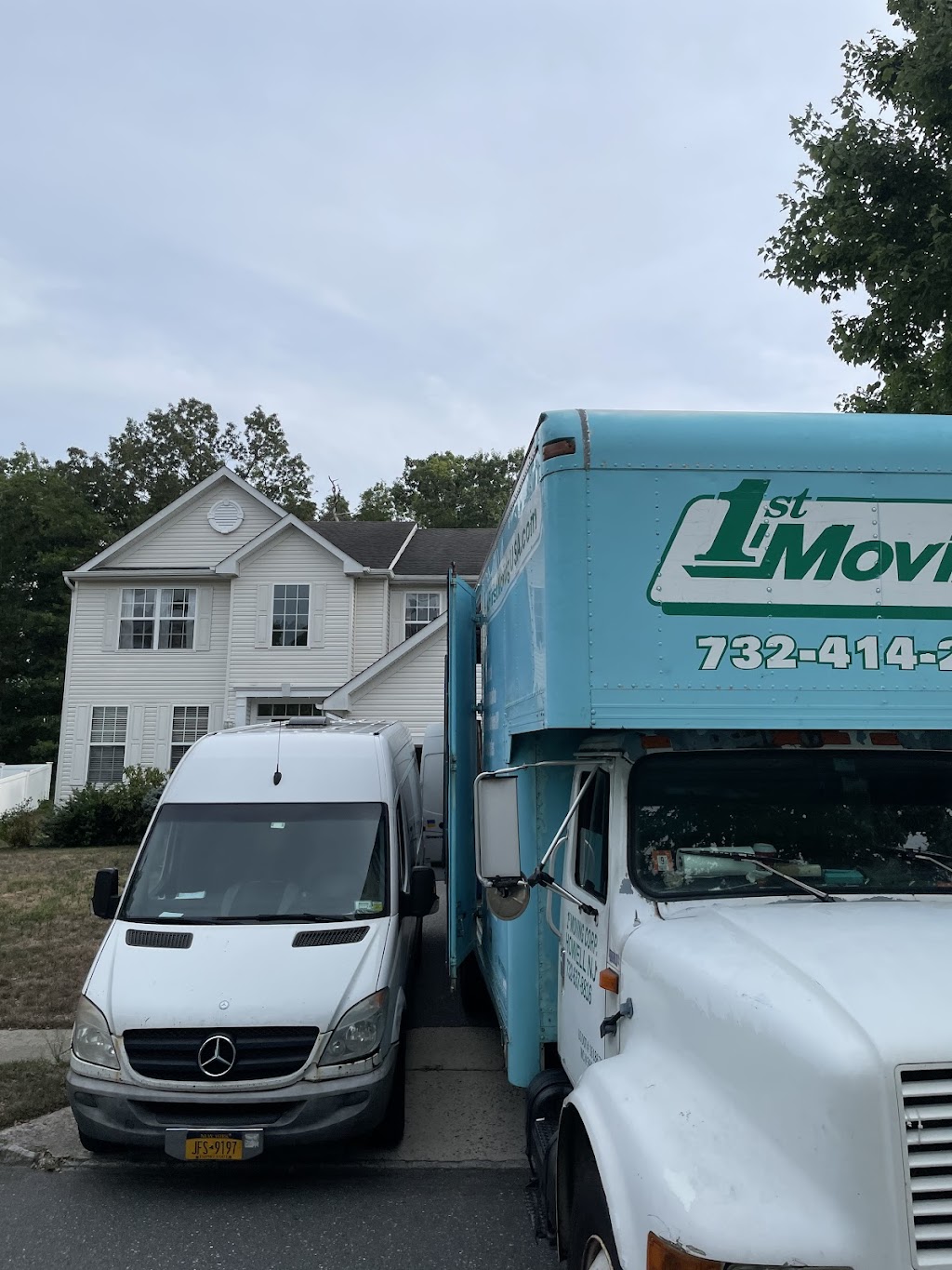 1st Moving Corp. | 1743 US 9 North, Howell Township, NJ 07731 | Phone: (732) 414-2727