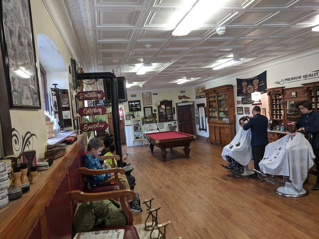 Reeds Barber Shop | 118 Gravel Pike, Green Lane, PA 18054 | Phone: (215) 234-2400
