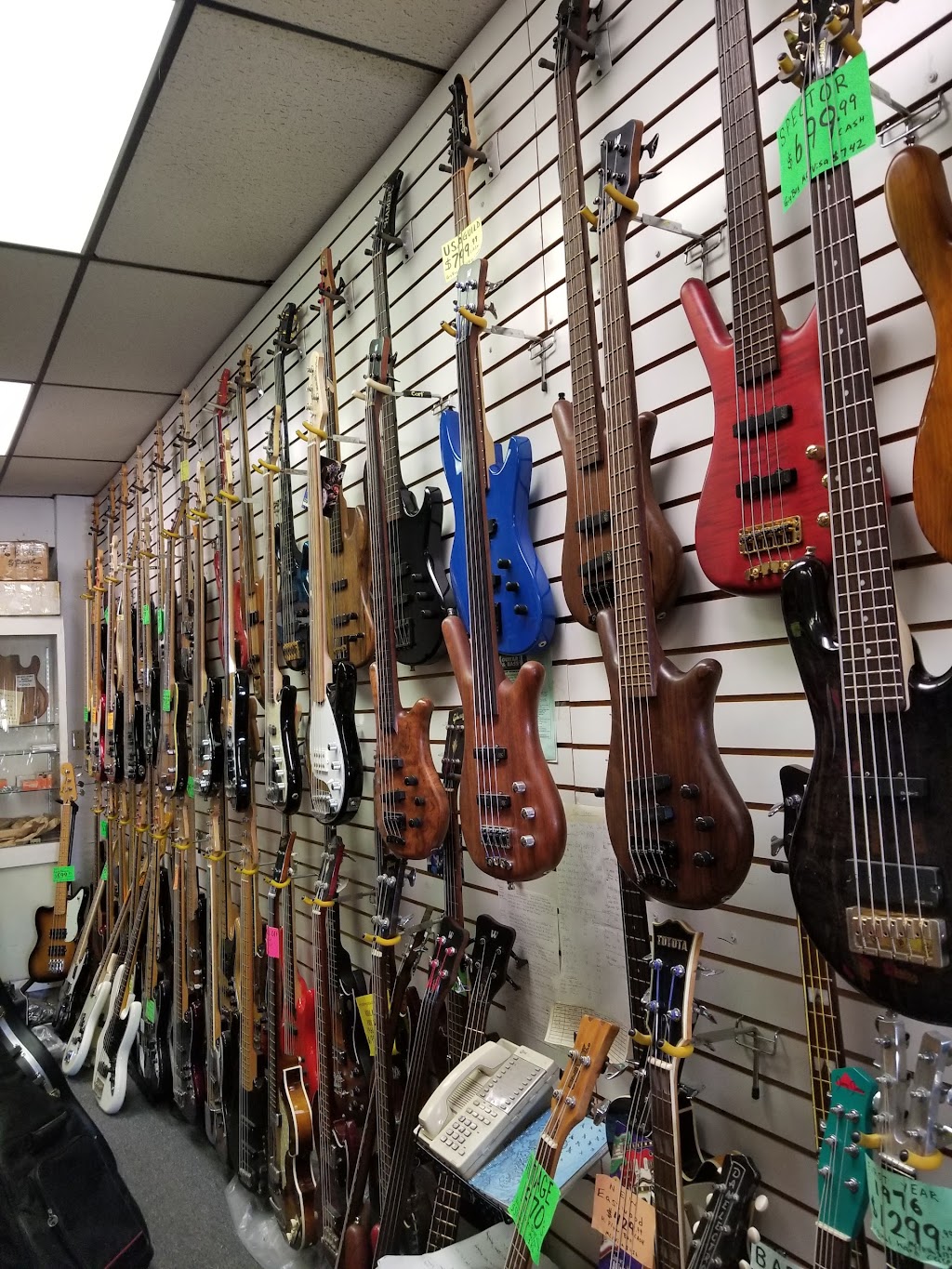 New Jersey Guitar & Bass Center | 995 Amboy Ave, Edison, NJ 08837 | Phone: (732) 225-4444