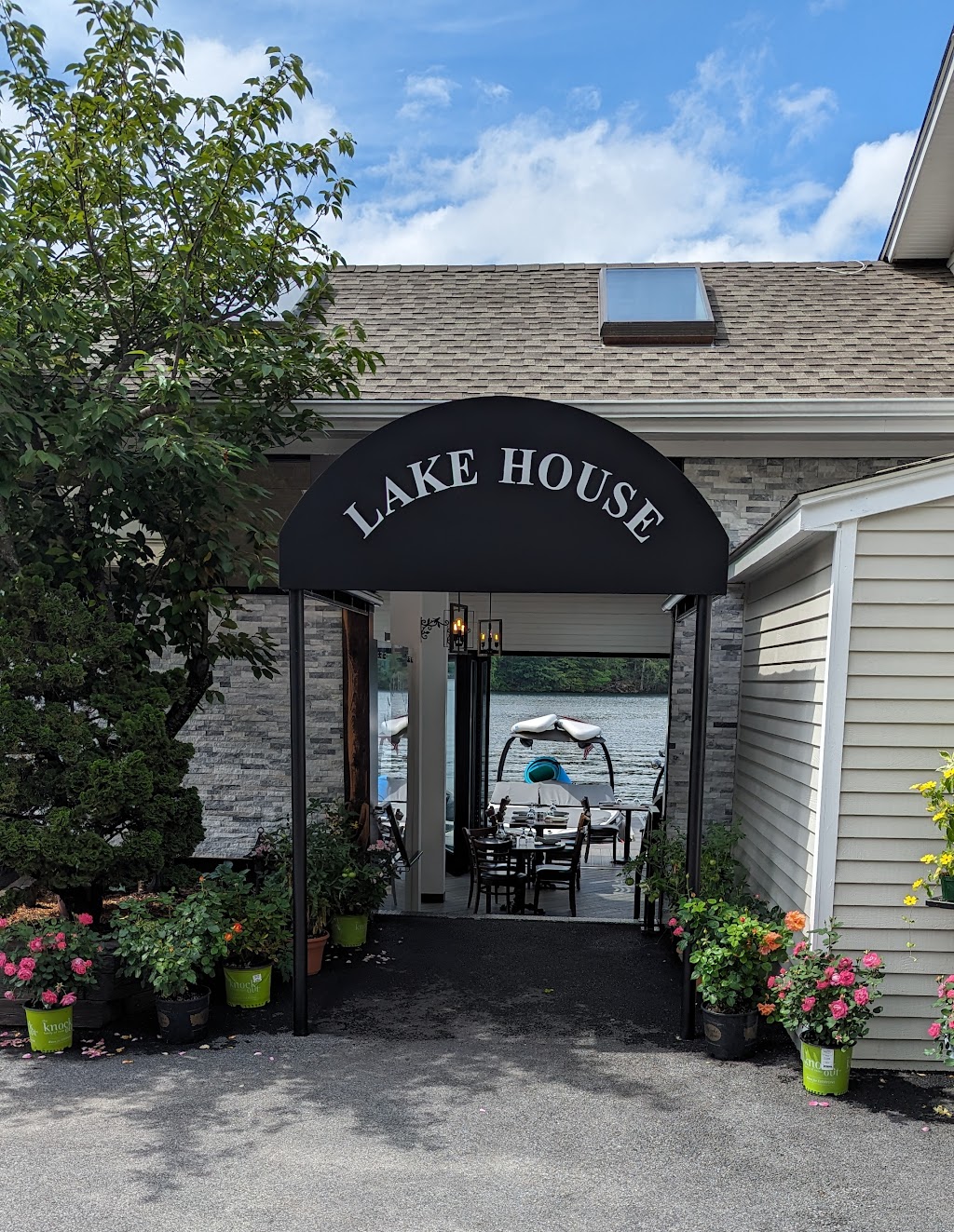 Lake House Restaurant and Bar | 825 S Lake Blvd, Mahopac, NY 10541 | Phone: (845) 621-5200