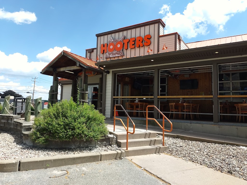 Hooters | 1290 Riverdale St, West Springfield, MA 01089 | Phone: (413) 301-9741