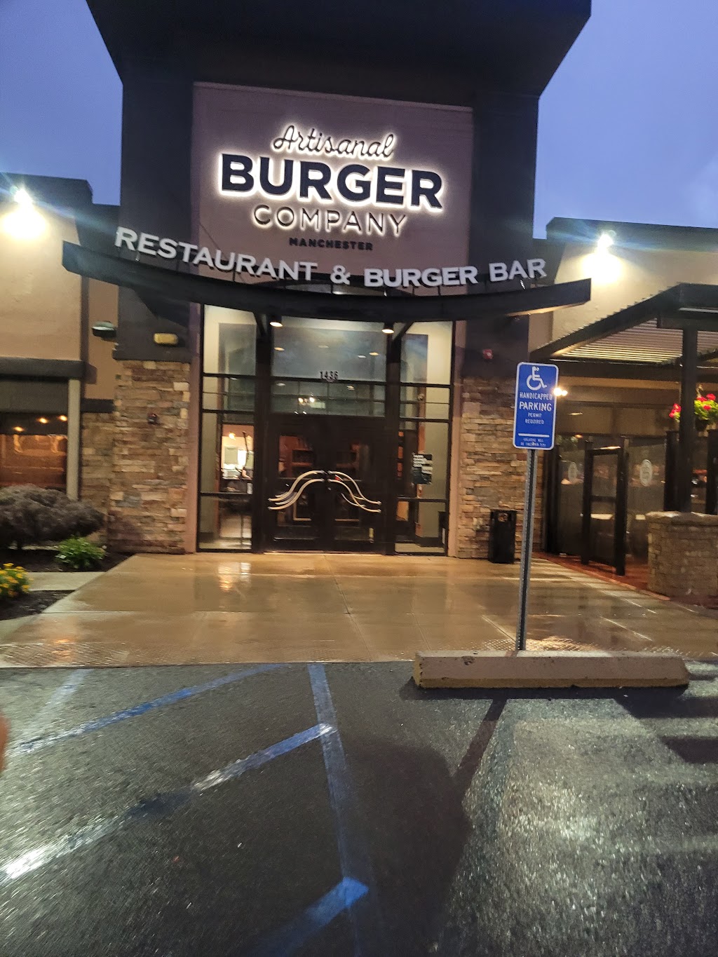 Artisanal Burger Company | 1436 Pleasant Valley Rd, Manchester, CT 06042 | Phone: (860) 644-0046