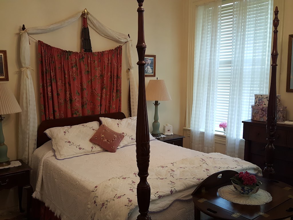 Terry House Bed & Breakfast | 130 Delaware St, New Castle, DE 19720 | Phone: (302) 322-2505