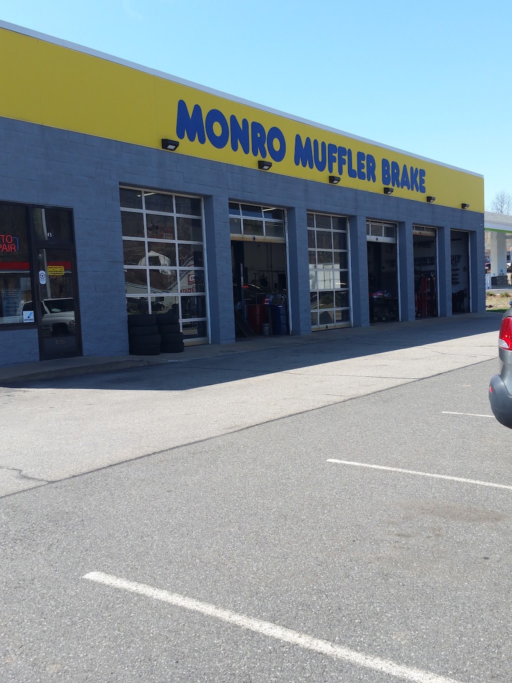 Monro Muffler Brake & Service | 451 Main St, Monroe, CT 06468 | Phone: (203) 261-6335