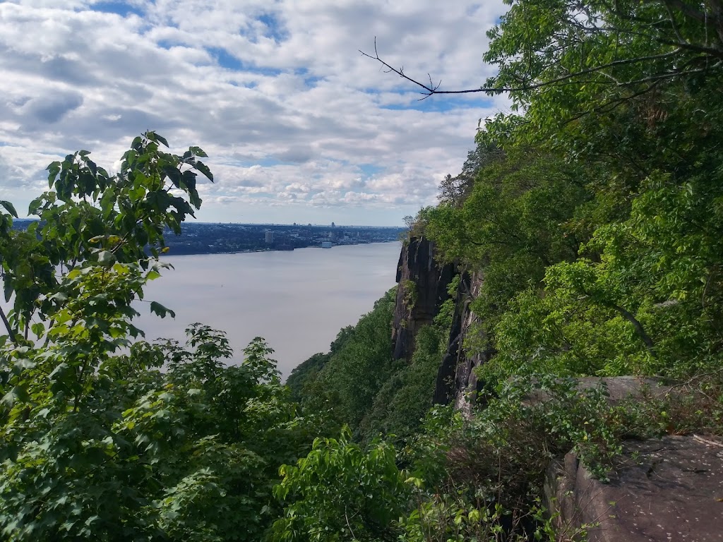 Alpine Picnic Area, Palisades Interstate Park Commission: | Alpine Approach Rd, Alpine, NJ 07620 | Phone: (201) 768-1360