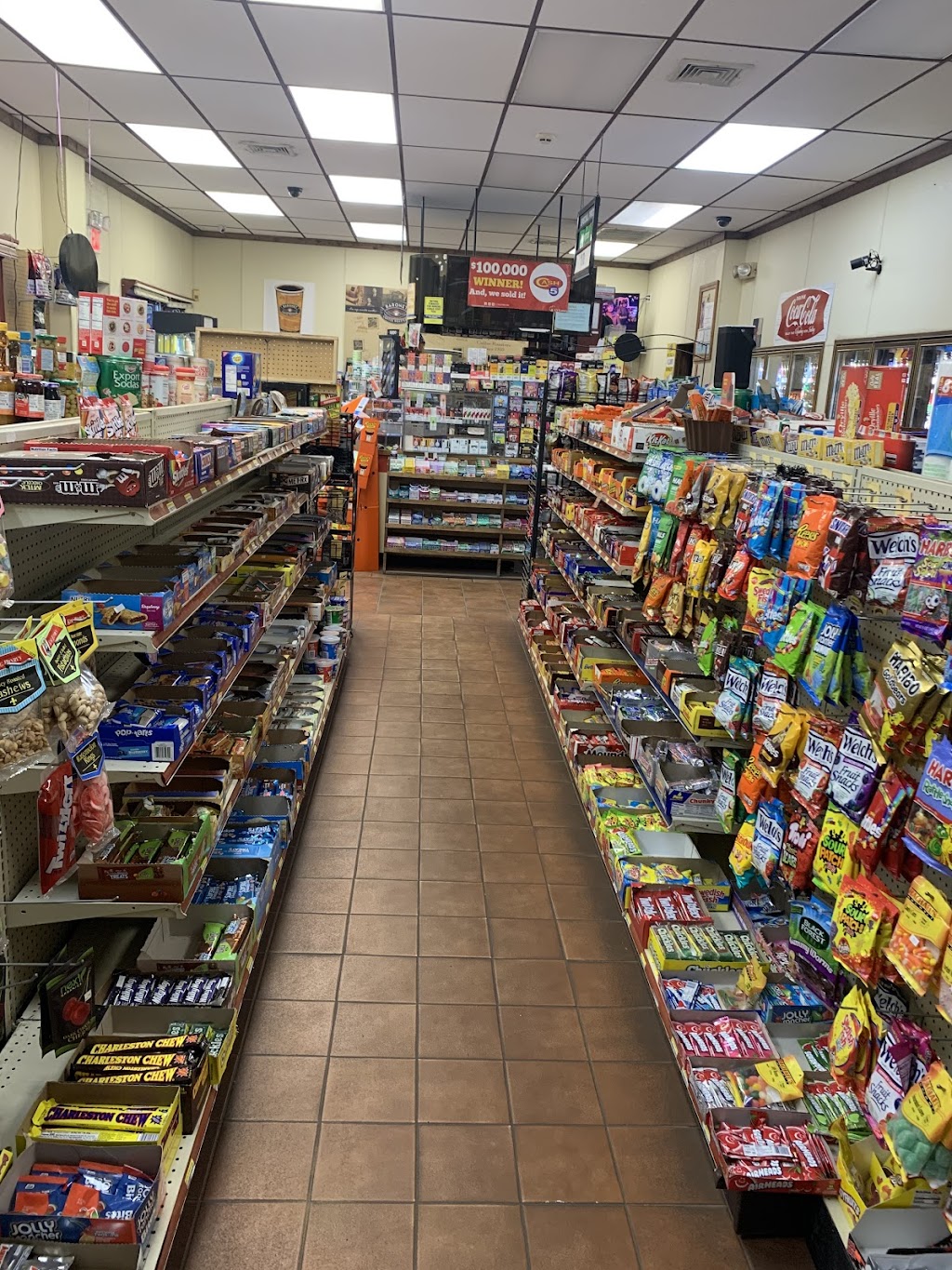 Woodbury Convenience Store | 167 Main St S, Woodbury, CT 06798 | Phone: (203) 586-1090