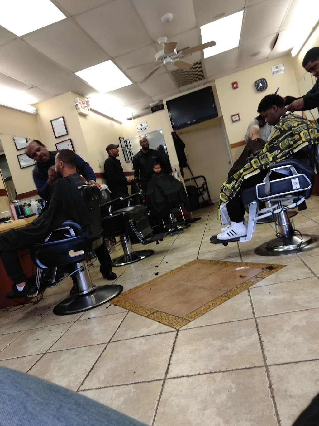 Exclusive Cutz | 50 Middle Country Rd # J, Coram, NY 11727 | Phone: (631) 698-0065