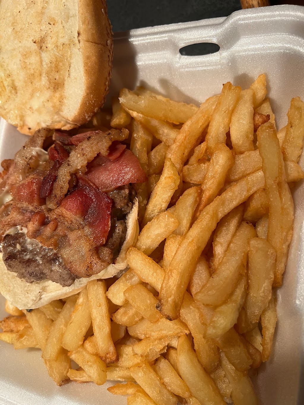 Lewiss Drive-In | 2506 Milford Rd, East Stroudsburg, PA 18301 | Phone: (570) 223-0517