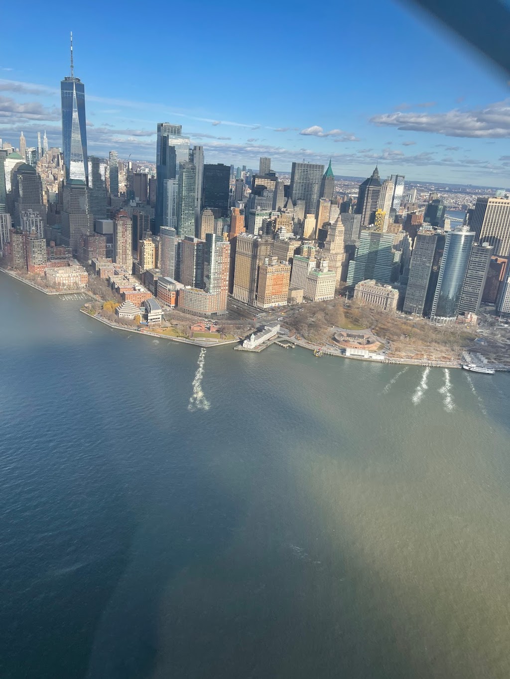Manhattan Helicopters | 6 E River Piers, New York, NY 10004 | Phone: (212) 845-9822