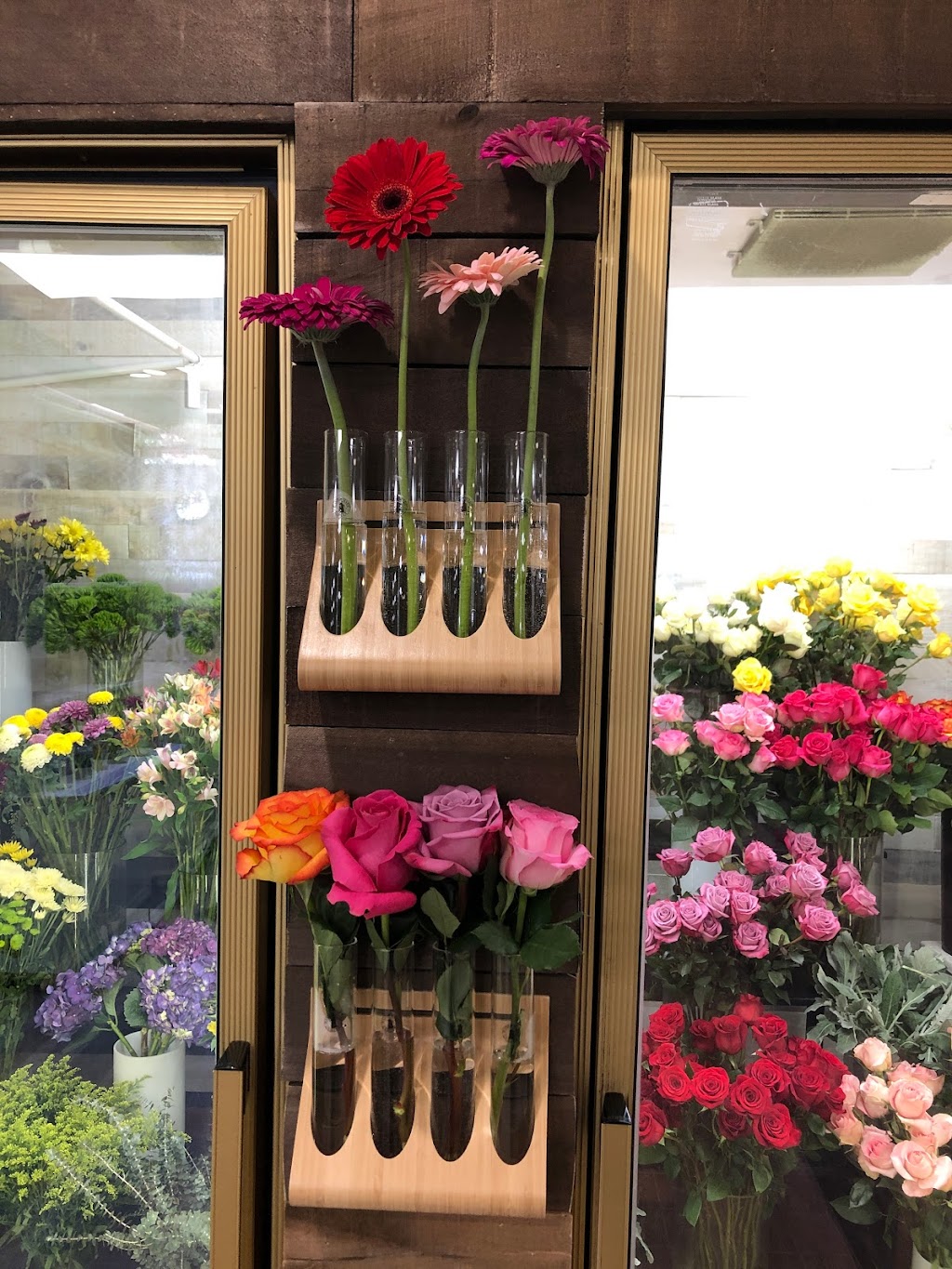 Feldis Florist & Flower Delivery | 2510 Jerusalem Ave, North Bellmore, NY 11710 | Phone: (516) 771-1070