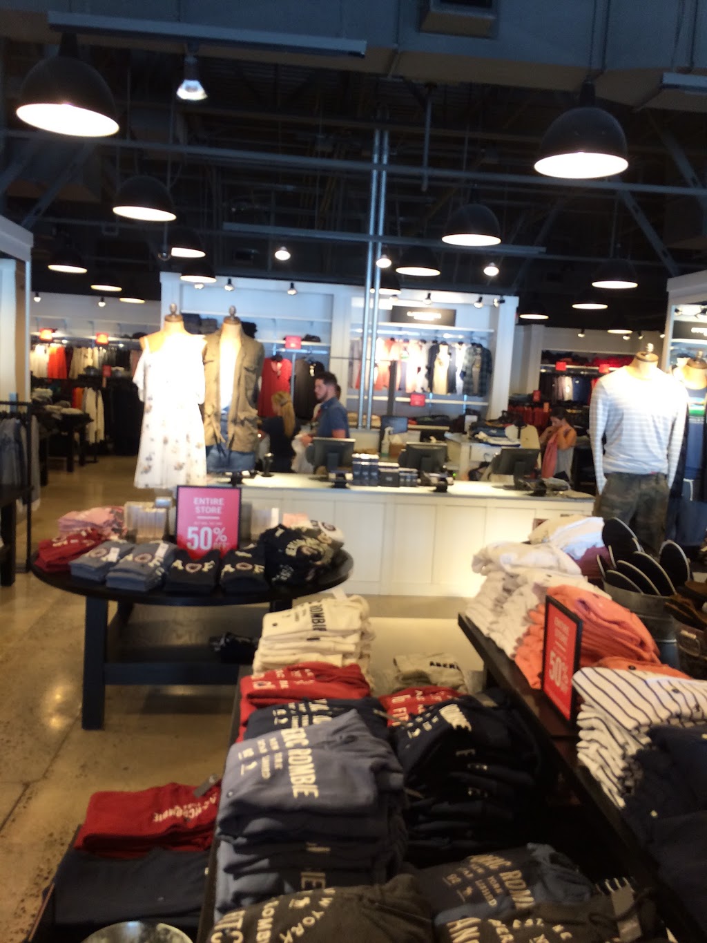 Abercrombie & Fitch | 20 Killingworth Turnpike, Clinton, CT 06413 | Phone: (860) 664-0879