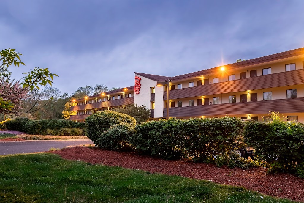 Red Roof Inn Tinton Falls - Jersey Shore | 11 Centre Plaza, Tinton Falls, NJ 07724 | Phone: (732) 389-4646