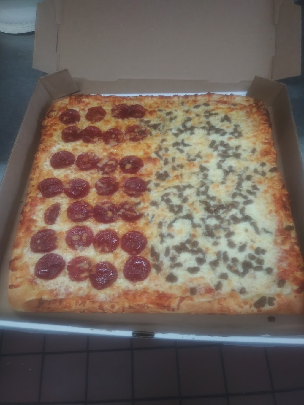 Paradise Pizza | 1363 E Lycoming St, Philadelphia, PA 19124 | Phone: (215) 289-0616