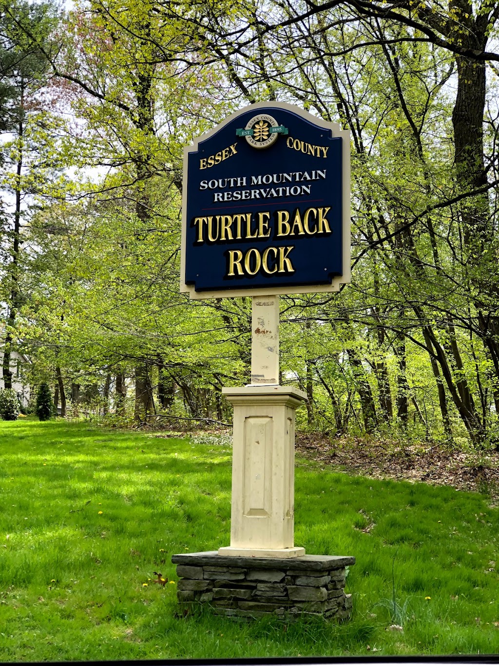 Turtle Back Rock Parking | 374 Walker Rd, West Orange, NJ 07052 | Phone: (973) 268-3500