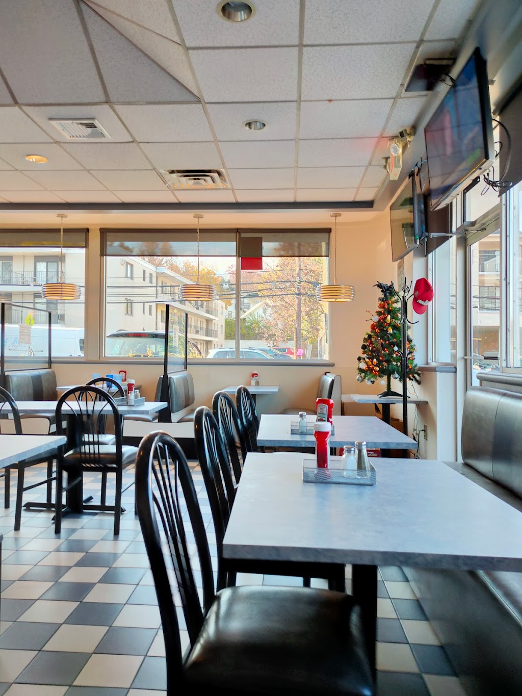 Springdale Diner | 901 Hope St, Stamford, CT 06907 | Phone: (203) 975-1343