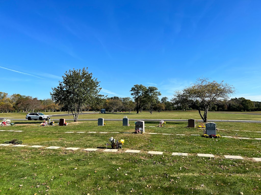 Queen Of Peace Cemetery | 16 Powells Ln, Old Westbury, NY 11568 | Phone: (516) 434-2439