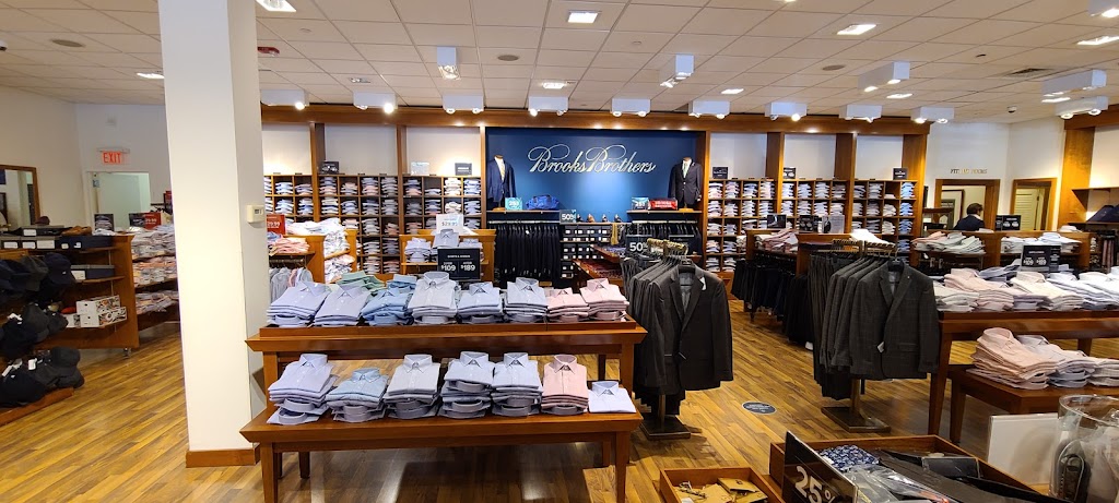 Brooks Brothers | 805 Tanger Mall Dr Suite 805, Riverhead, NY 11901 | Phone: (631) 369-2874