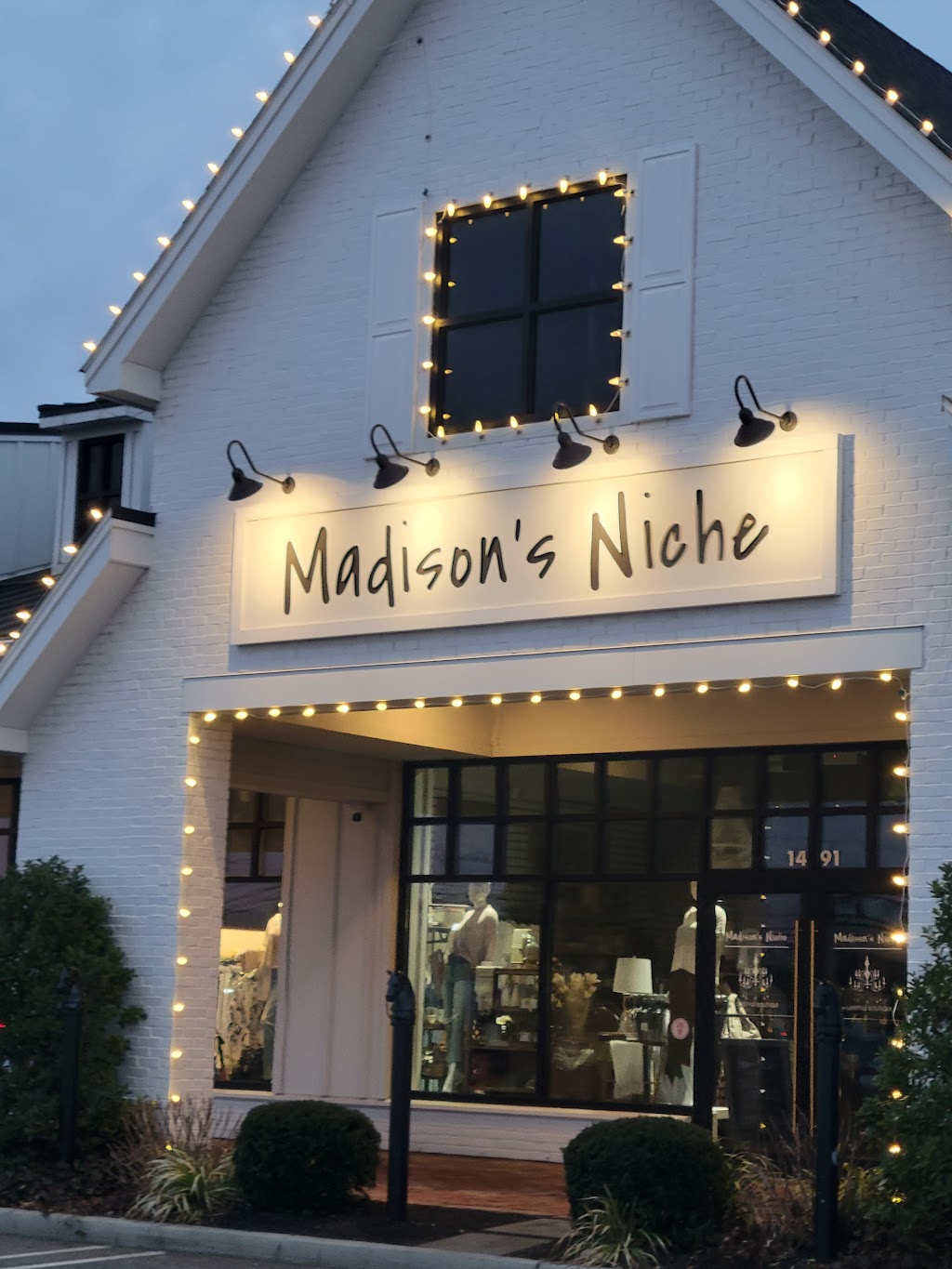 Madisons Niche (Plainview) | 1491 Old Country Rd, Plainview, NY 11803 | Phone: (516) 690-8260