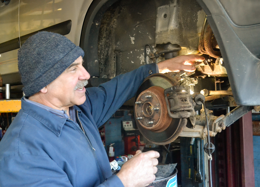 Robs Auto Service Inc | 21 Town St, East Haddam, CT 06423 | Phone: (860) 526-3835