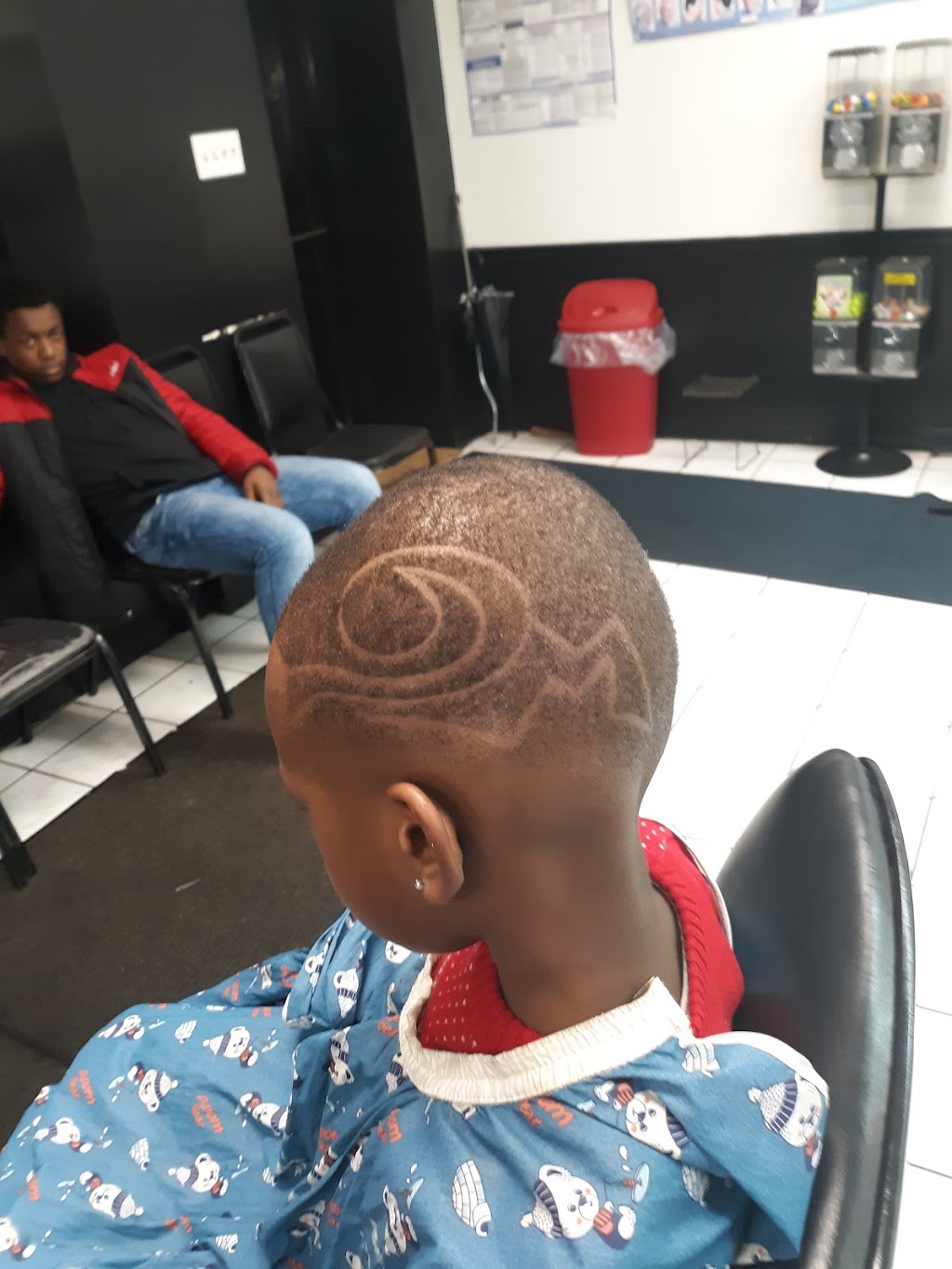 Foreigna Barber & Beauty Salon | 3345 Main St, Hartford, CT 06120 | Phone: (860) 890-1604