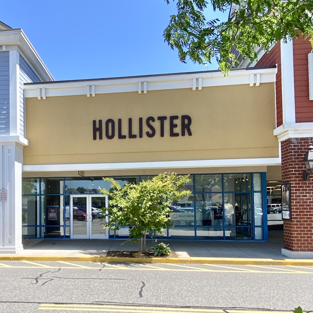 Hollister Co. | 1770 W Main St Unit 1410, Riverhead, NY 11901 | Phone: (631) 284-6010