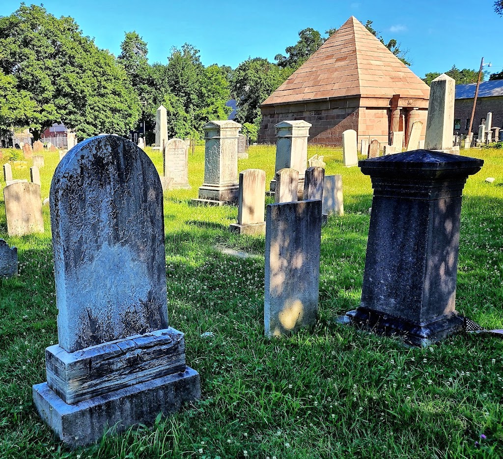 Old Town Cemetery | 215 Grand St, Newburgh, NY 12550 | Phone: (888) 501-7510