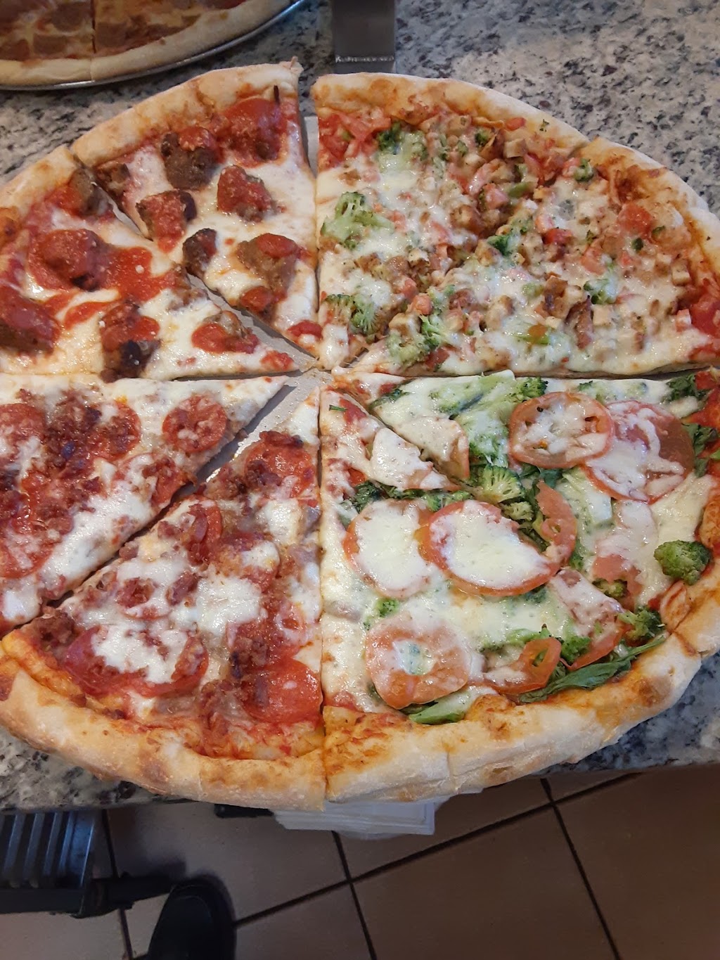 Mezza Luna Pizza | 633 Milford Warren Glen Rd, Milford, NJ 08848 | Phone: (908) 995-4111