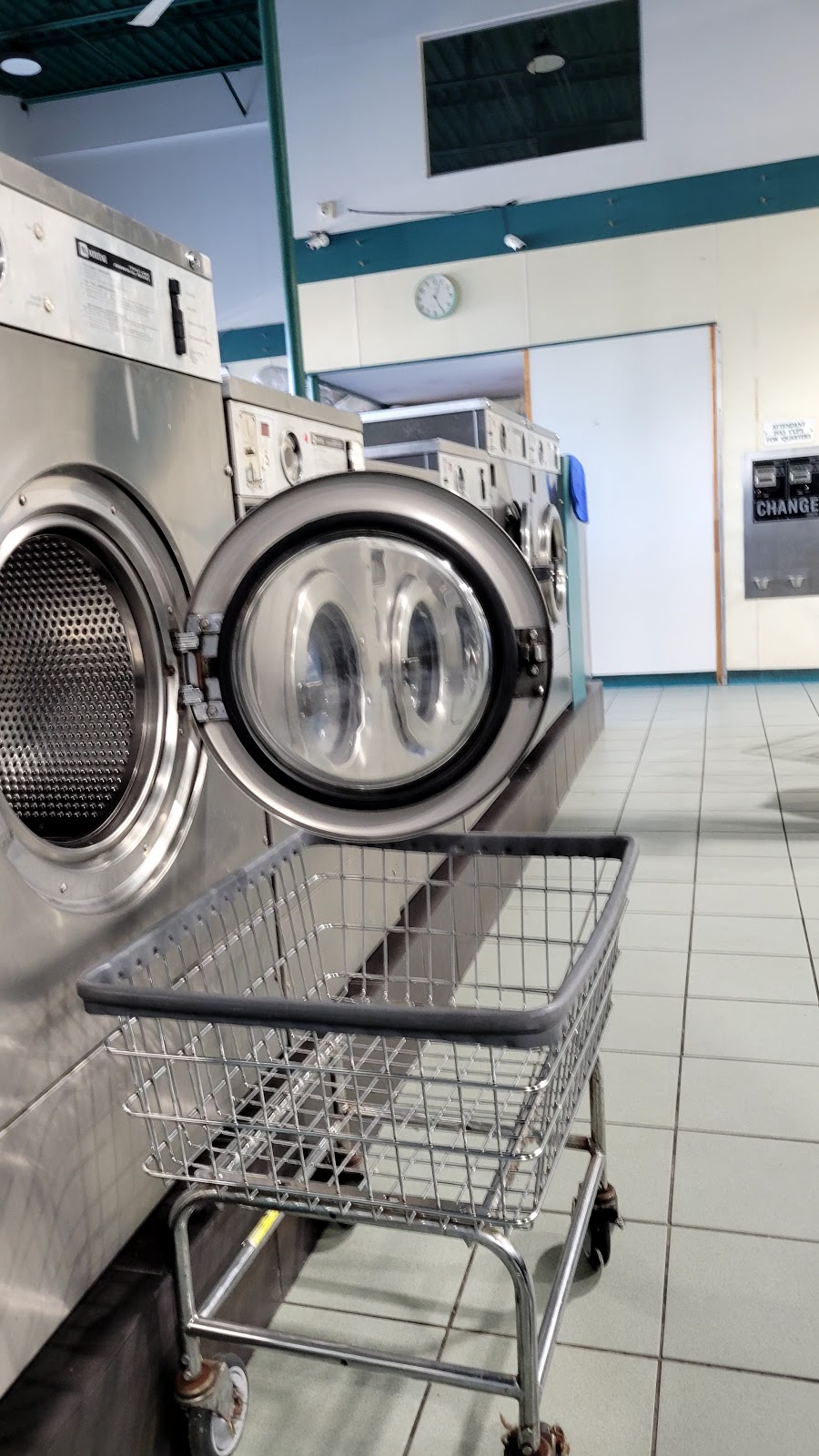 Amityville Laundromat | 720 Broadway, Amityville, NY 11701 | Phone: (631) 789-8740